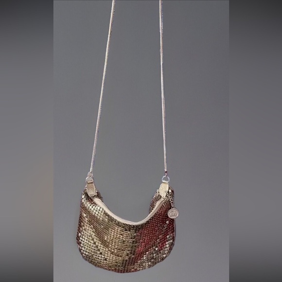 La Regale Handbags - LA Regale Ltd - VINTAGE, Zipper chain metallic silver purse, metal chain